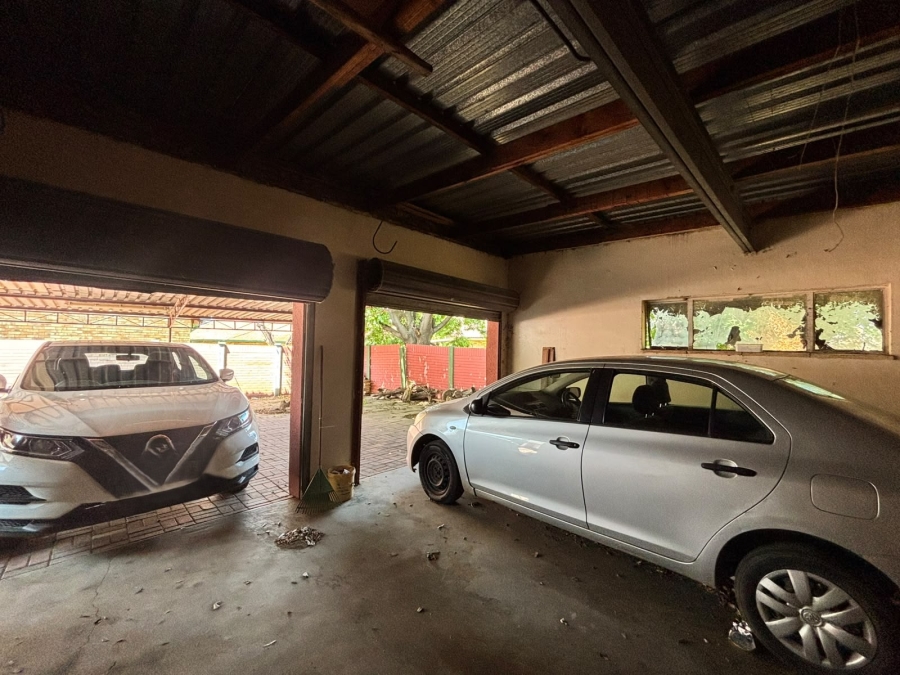 5 Bedroom Property for Sale in Adamayview North West